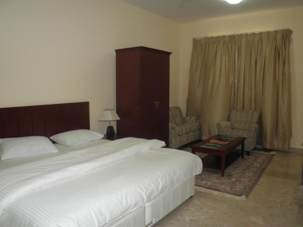 Hamasa Plaza Hotel Al Buraimi Room photo